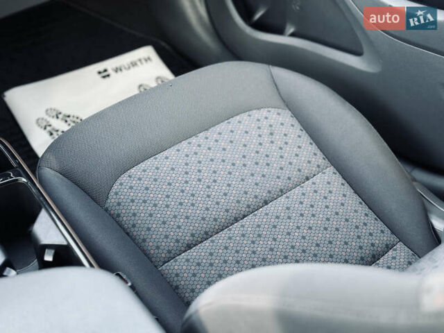 Белый Хендай Ioniq, объемом двигателя 0 л и пробегом 186 тыс. км за 12500 $, фото 36 на Automoto.ua