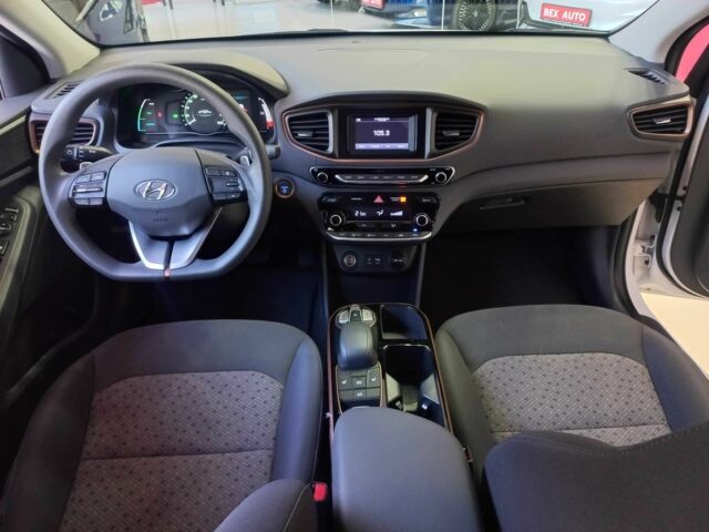 Білий Хендай Ioniq, об'ємом двигуна 0 л та пробігом 6 тис. км за 13500 $, фото 9 на Automoto.ua