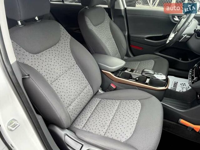 Білий Хендай Ioniq, об'ємом двигуна 0 л та пробігом 96 тис. км за 12599 $, фото 15 на Automoto.ua