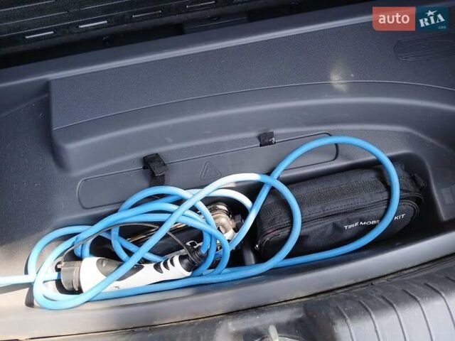 Білий Хендай Ioniq, об'ємом двигуна 0 л та пробігом 200 тис. км за 11500 $, фото 4 на Automoto.ua