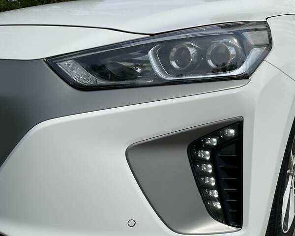 Белый Хендай Ioniq, объемом двигателя 0 л и пробегом 102 тыс. км за 13000 $, фото 40 на Automoto.ua