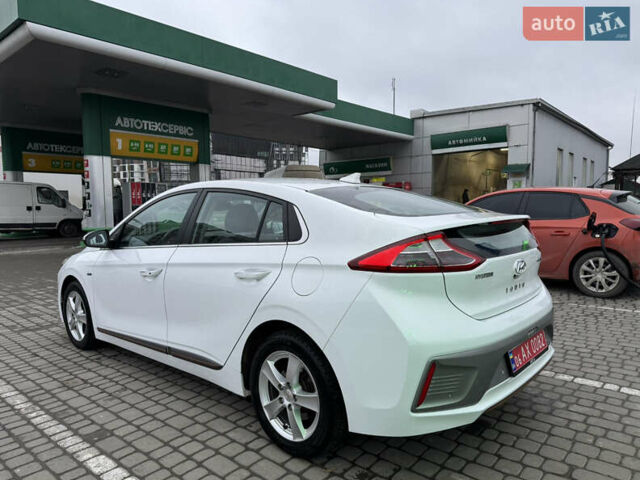 Білий Хендай Ioniq, об'ємом двигуна 0 л та пробігом 102 тис. км за 12200 $, фото 7 на Automoto.ua