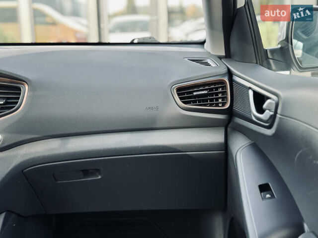 Белый Хендай Ioniq, объемом двигателя 0 л и пробегом 186 тыс. км за 12500 $, фото 45 на Automoto.ua