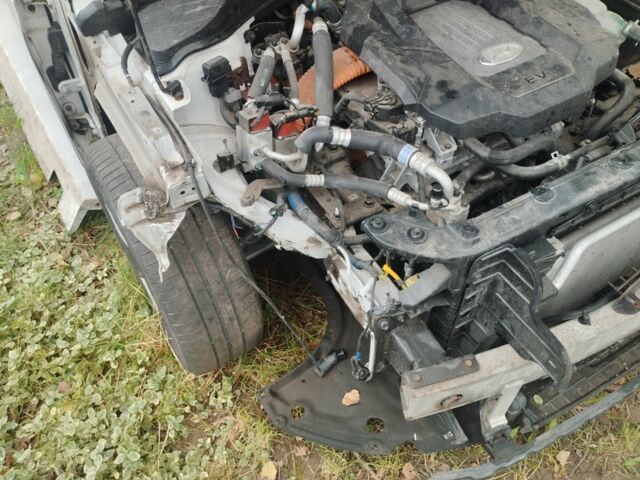 Белый Хендай Ioniq, объемом двигателя 0 л и пробегом 120 тыс. км за 9000 $, фото 6 на Automoto.ua