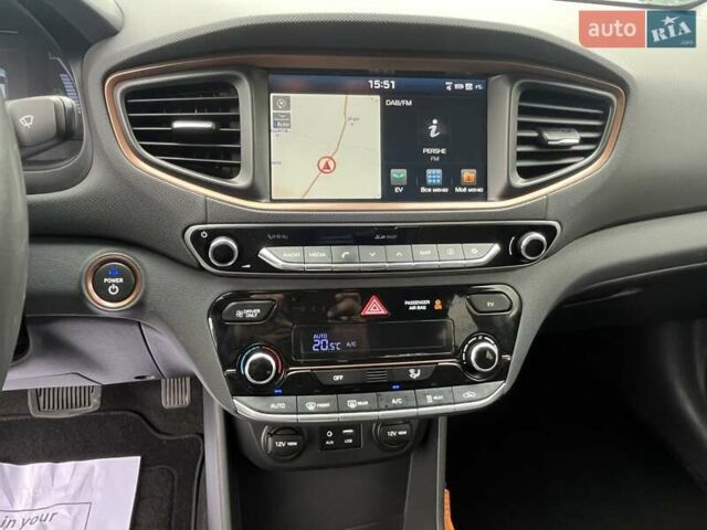 Білий Хендай Ioniq, об'ємом двигуна 0 л та пробігом 96 тис. км за 12599 $, фото 12 на Automoto.ua