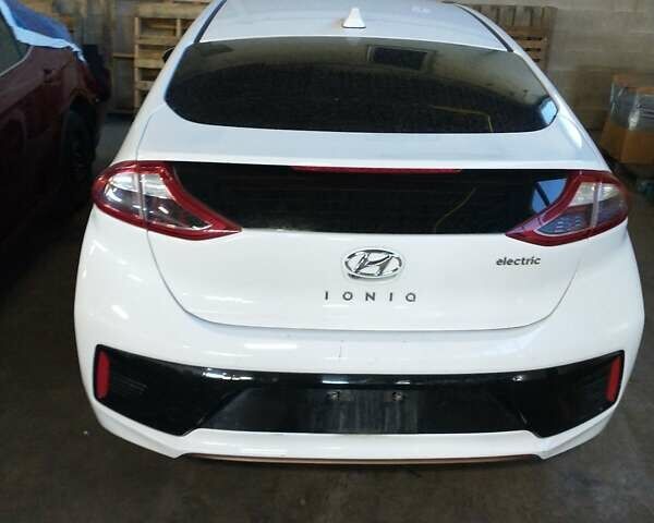 Білий Хендай Ioniq, об'ємом двигуна 0 л та пробігом 200 тис. км за 11500 $, фото 10 на Automoto.ua