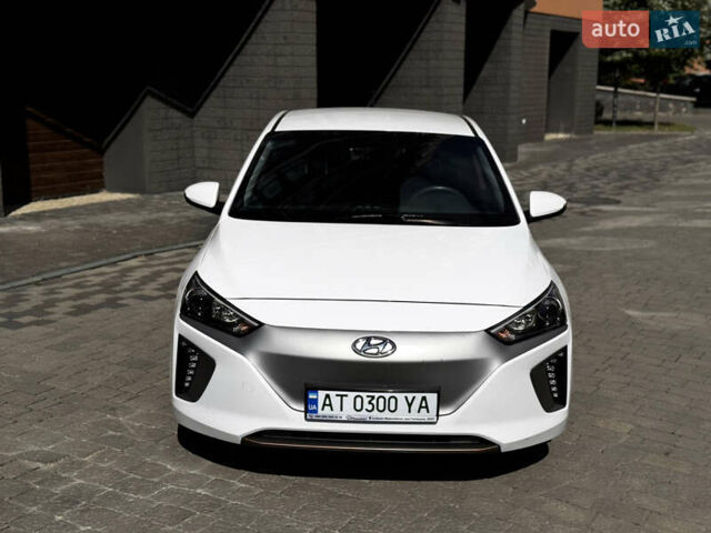 Белый Хендай Ioniq, объемом двигателя 0 л и пробегом 60 тыс. км за 13800 $, фото 5 на Automoto.ua