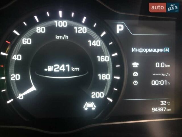 Белый Хендай Ioniq, объемом двигателя 0 л и пробегом 94 тыс. км за 18999 $, фото 2 на Automoto.ua