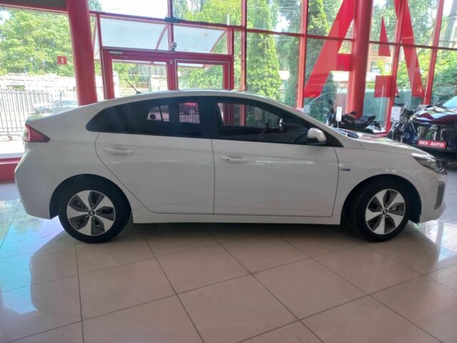 Білий Хендай Ioniq, об'ємом двигуна 0 л та пробігом 6 тис. км за 13500 $, фото 7 на Automoto.ua