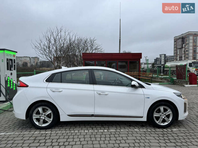 Білий Хендай Ioniq, об'ємом двигуна 0 л та пробігом 102 тис. км за 12200 $, фото 4 на Automoto.ua