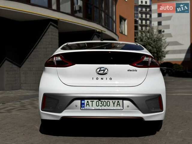 Белый Хендай Ioniq, объемом двигателя 0 л и пробегом 60 тыс. км за 13800 $, фото 21 на Automoto.ua