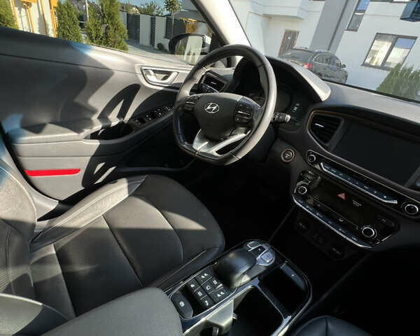 Белый Хендай Ioniq, объемом двигателя 0 л и пробегом 150 тыс. км за 11900 $, фото 14 на Automoto.ua