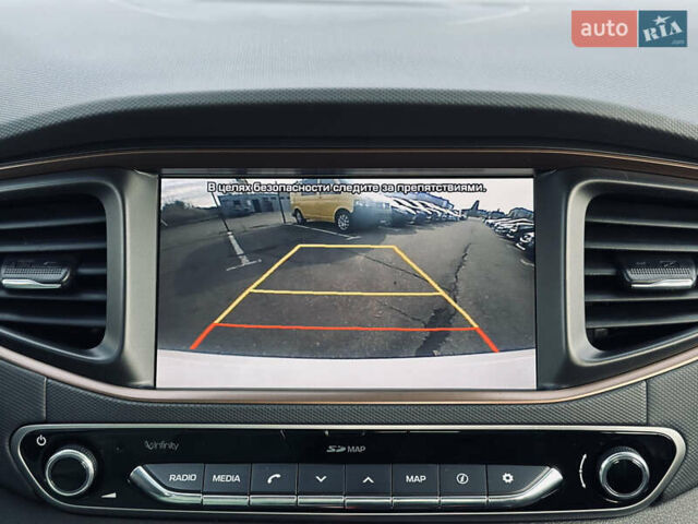 Белый Хендай Ioniq, объемом двигателя 0 л и пробегом 186 тыс. км за 12500 $, фото 58 на Automoto.ua