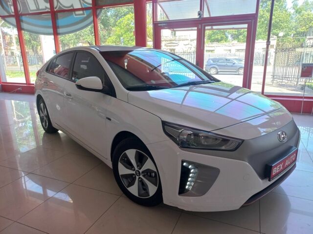 Білий Хендай Ioniq, об'ємом двигуна 0 л та пробігом 6 тис. км за 13500 $, фото 5 на Automoto.ua