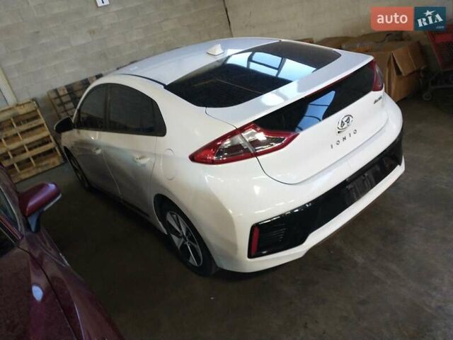 Білий Хендай Ioniq, об'ємом двигуна 0 л та пробігом 200 тис. км за 11500 $, фото 18 на Automoto.ua