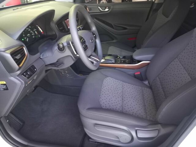 Білий Хендай Ioniq, об'ємом двигуна 0 л та пробігом 6 тис. км за 13500 $, фото 8 на Automoto.ua