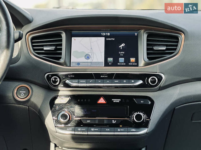 Белый Хендай Ioniq, объемом двигателя 0 л и пробегом 186 тыс. км за 12500 $, фото 47 на Automoto.ua