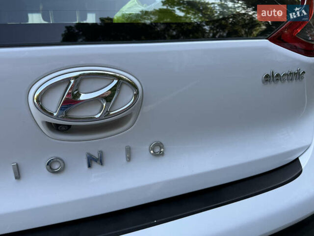 Білий Хендай Ioniq, об'ємом двигуна 0 л та пробігом 77 тис. км за 12799 $, фото 30 на Automoto.ua