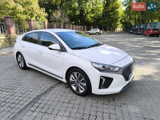 Хендай Ioniq 2017 в Одессе на Automoto.ua Белый Хендай Ioniq, объемом двигателя 1.6 л и пробегом 92 тыс. км за 12888 $, фото 17 на Automoto.ua