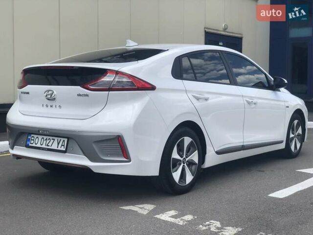 Белый Хендай Ioniq, объемом двигателя 0 л и пробегом 94 тыс. км за 18999 $, фото 28 на Automoto.ua