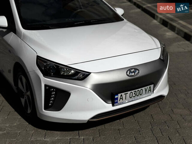 Белый Хендай Ioniq, объемом двигателя 0 л и пробегом 60 тыс. км за 13800 $, фото 9 на Automoto.ua