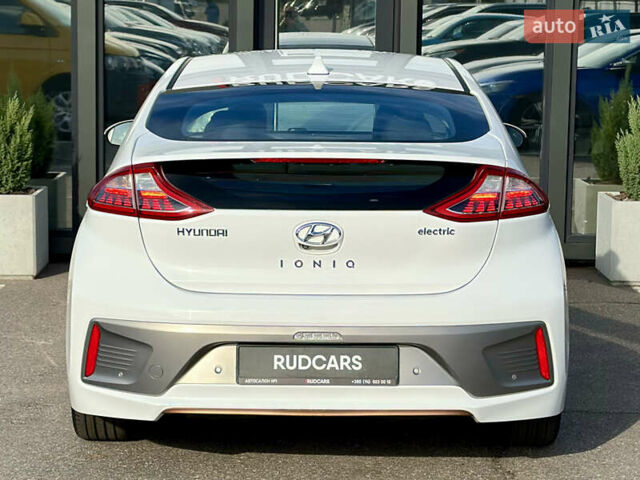 Белый Хендай Ioniq, объемом двигателя 0 л и пробегом 186 тыс. км за 12500 $, фото 4 на Automoto.ua