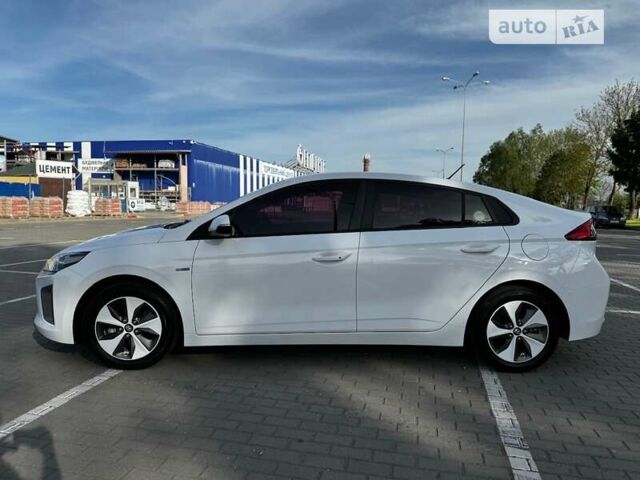 Білий Хендай Ioniq, об'ємом двигуна 0 л та пробігом 42 тис. км за 15300 $, фото 7 на Automoto.ua