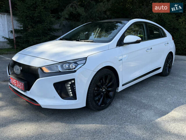 Білий Хендай Ioniq, об'ємом двигуна 0 л та пробігом 77 тис. км за 12799 $, фото 3 на Automoto.ua