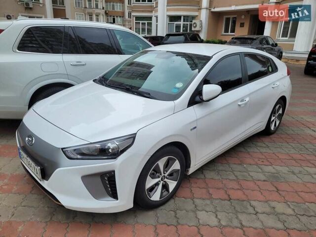 Білий Хендай Ioniq, об'ємом двигуна 0 л та пробігом 71 тис. км за 12200 $, фото 9 на Automoto.ua