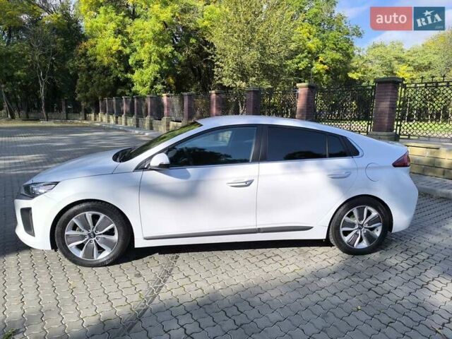 Хендай Ioniq 2017 в Одессе на Automoto.ua Белый Хендай Ioniq, объемом двигателя 1.6 л и пробегом 92 тыс. км за 12888 $, фото 33 на Automoto.ua