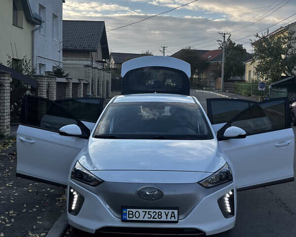 Белый Хендай Ioniq, объемом двигателя 0 л и пробегом 91 тыс. км за 12300 $, фото 12 на Automoto.ua