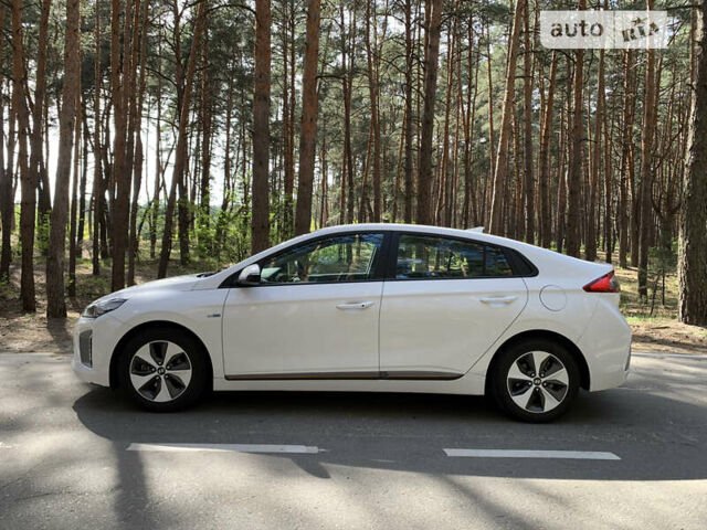 Білий Хендай Ioniq, об'ємом двигуна 0 л та пробігом 104 тис. км за 15900 $, фото 4 на Automoto.ua