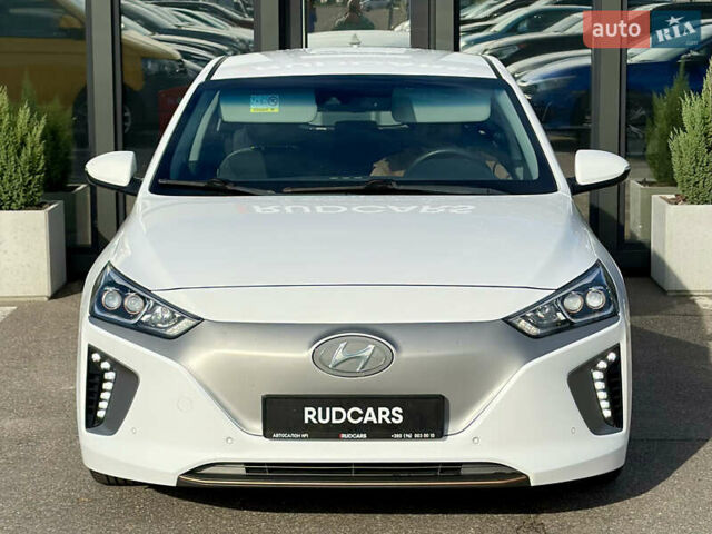 Белый Хендай Ioniq, объемом двигателя 0 л и пробегом 186 тыс. км за 12500 $, фото 1 на Automoto.ua