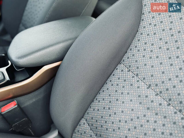 Белый Хендай Ioniq, объемом двигателя 0 л и пробегом 186 тыс. км за 12500 $, фото 28 на Automoto.ua