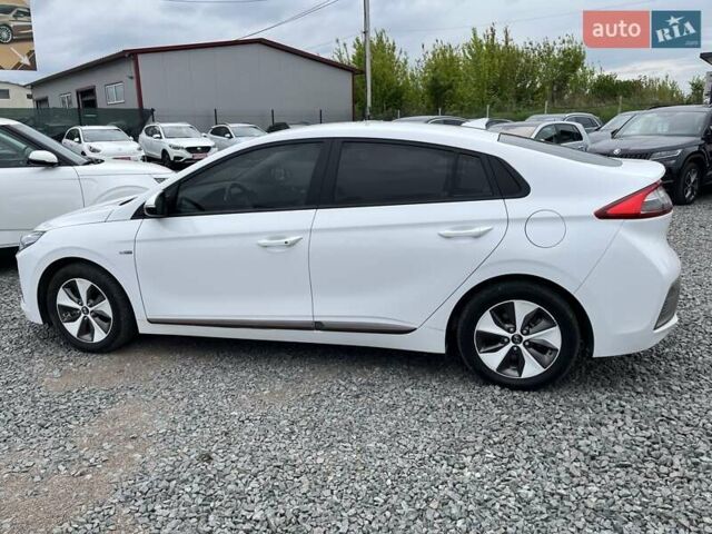 Білий Хендай Ioniq, об'ємом двигуна 0 л та пробігом 96 тис. км за 12599 $, фото 6 на Automoto.ua