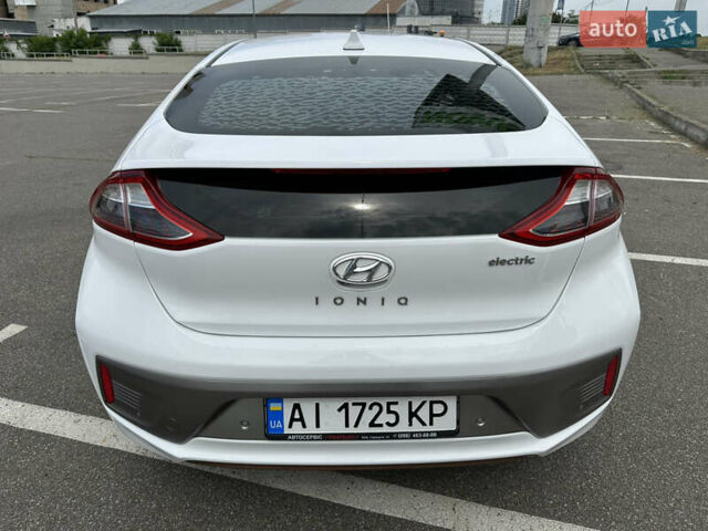 Белый Хендай Ioniq, объемом двигателя 0 л и пробегом 165 тыс. км за 12000 $, фото 8 на Automoto.ua