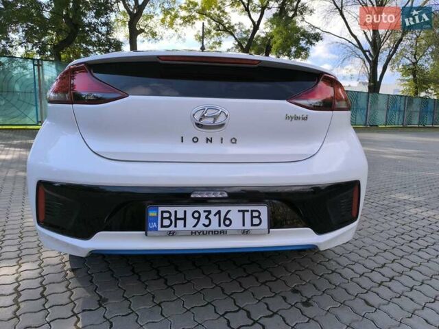 Хендай Ioniq 2017 в Одессе на Automoto.ua Белый Хендай Ioniq, объемом двигателя 1.6 л и пробегом 92 тыс. км за 12888 $, фото 44 на Automoto.ua