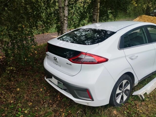 Белый Хендай Ioniq, объемом двигателя 0 л и пробегом 120 тыс. км за 9000 $, фото 5 на Automoto.ua