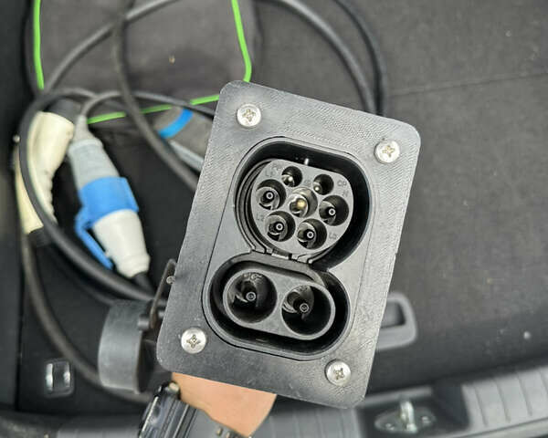 Белый Хендай Ioniq, объемом двигателя 0 л и пробегом 165 тыс. км за 12000 $, фото 20 на Automoto.ua