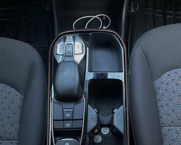 Белый Хендай Ioniq, объемом двигателя 0 л и пробегом 91 тыс. км за 12300 $, фото 9 на Automoto.ua