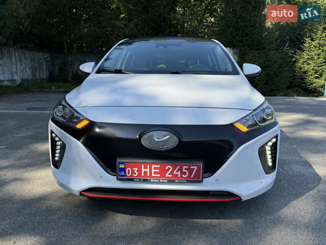 Білий Хендай Ioniq, об'ємом двигуна 0 л та пробігом 77 тис. км за 12799 $, фото 2 на Automoto.ua