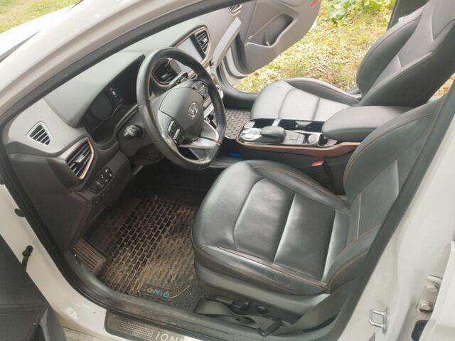 Белый Хендай Ioniq, объемом двигателя 0 л и пробегом 120 тыс. км за 9000 $, фото 4 на Automoto.ua