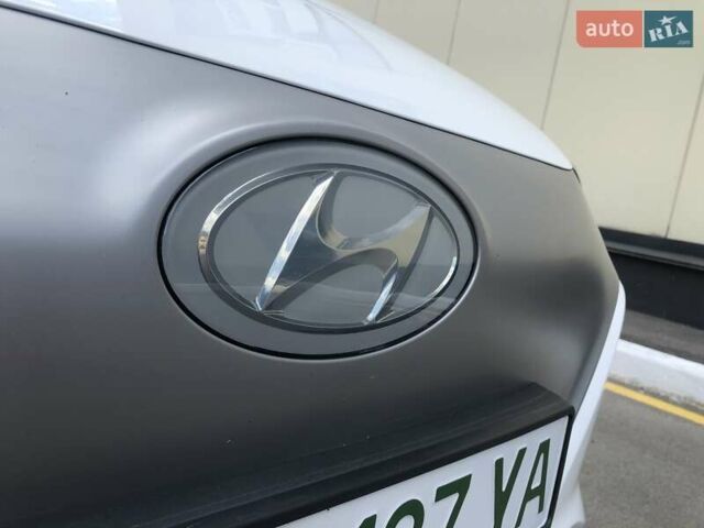 Белый Хендай Ioniq, объемом двигателя 0 л и пробегом 94 тыс. км за 18999 $, фото 9 на Automoto.ua