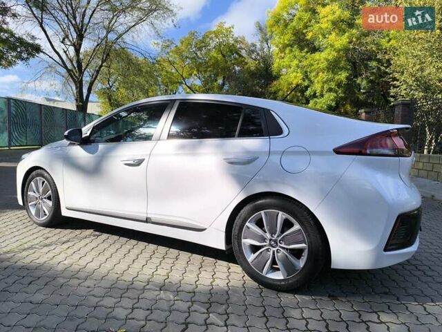 Хендай Ioniq 2017 в Одессе на Automoto.ua Белый Хендай Ioniq, объемом двигателя 1.6 л и пробегом 92 тыс. км за 12888 $, фото 40 на Automoto.ua