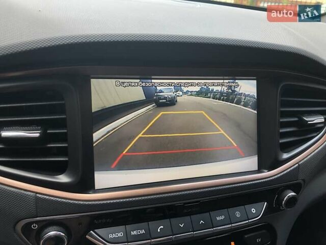 Белый Хендай Ioniq, объемом двигателя 0 л и пробегом 94 тыс. км за 18999 $, фото 7 на Automoto.ua