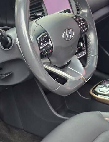 Хендай Ioniq 2017 в Кривом Роге на Automoto.ua Белый Хендай Ioniq, объемом двигателя 0 л и пробегом 69 тыс. км за 15900 $, фото 19 на Automoto.ua