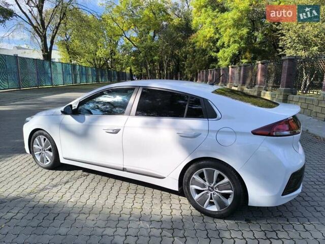 Хендай Ioniq 2017 в Одессе на Automoto.ua Белый Хендай Ioniq, объемом двигателя 1.6 л и пробегом 92 тыс. км за 12888 $, фото 35 на Automoto.ua