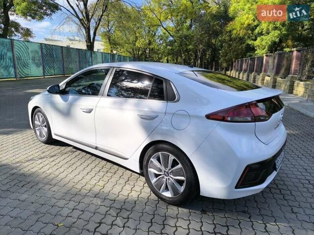 Хендай Ioniq 2017 в Одессе на Automoto.ua Белый Хендай Ioniq, объемом двигателя 1.6 л и пробегом 92 тыс. км за 12888 $, фото 38 на Automoto.ua