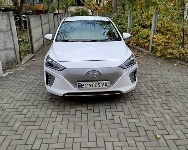 Білий Хендай Ioniq, об'ємом двигуна 0 л та пробігом 141 тис. км за 12000 $, фото 11 на Automoto.ua