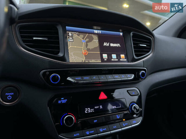 Білий Хендай Ioniq, об'ємом двигуна 0 л та пробігом 102 тис. км за 12200 $, фото 15 на Automoto.ua